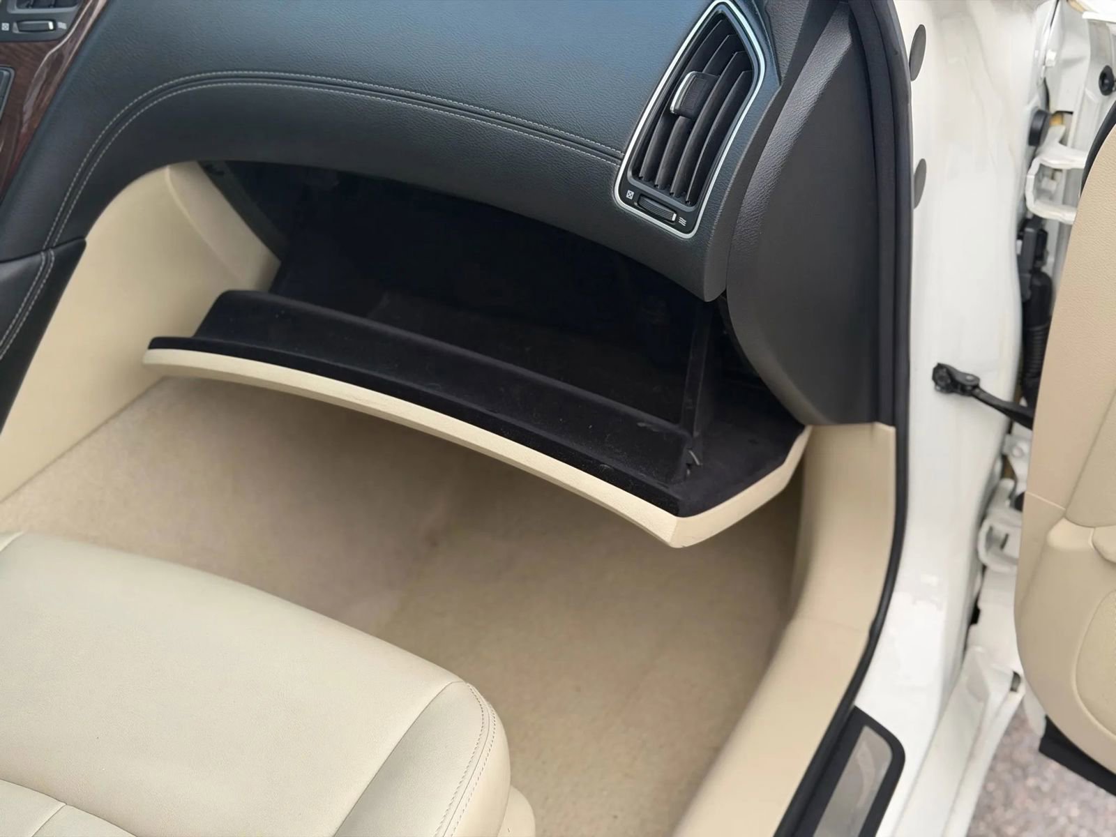 Used 2018 INFINITI Q50 Luxe w/ Essential Package (3.0T Luxe) image 11