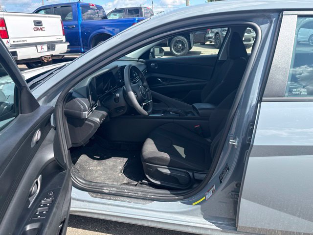 Used 2022 Hyundai Elantra SEL FWD image 9