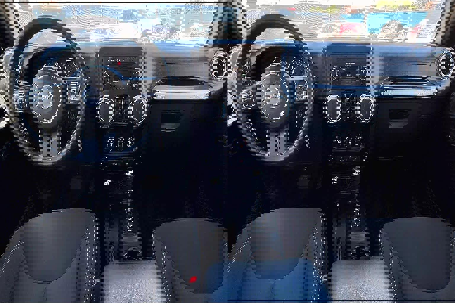 Used 2016 Jeep Wrangler Unlimited Rubicon w/ Connectivity Group image 15