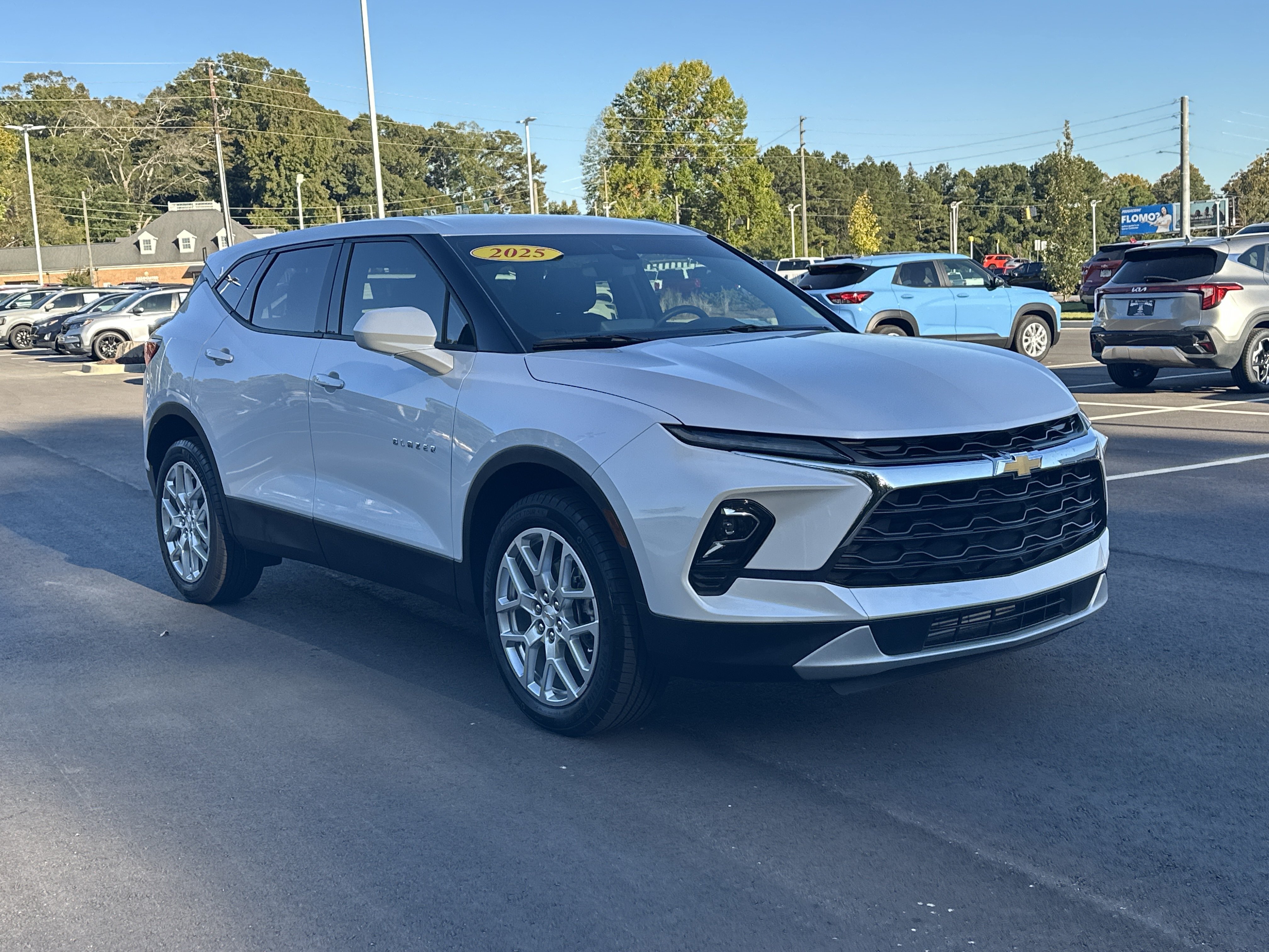 Used 2025 Chevrolet Blazer LT w/ Driver Confidence Package FWD image 2