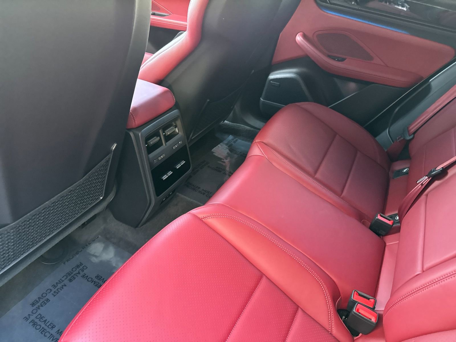 Certified 2025 Porsche Macan Electric image 14