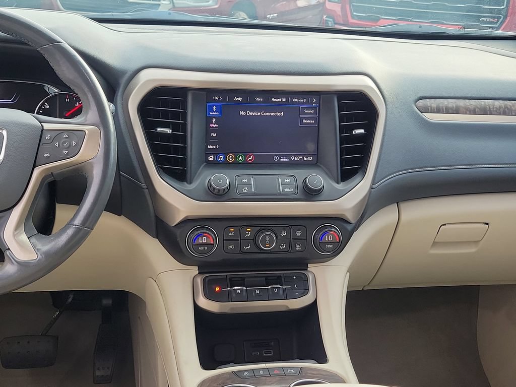 Used 2020 GMC Acadia Denali w/ Technology Package FWD image 18