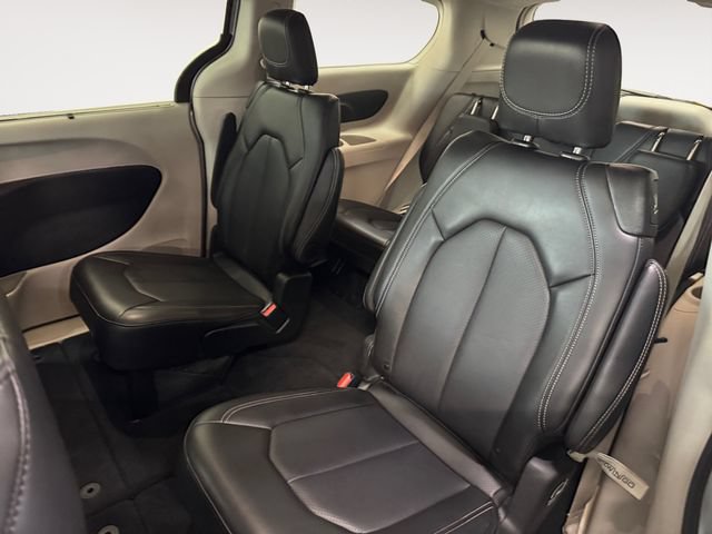 Used 2024 Chrysler Pacifica Touring-L FWD image 20