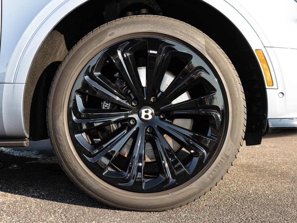 Used 2023 Bentley Bentayga AWD/4WD image 6