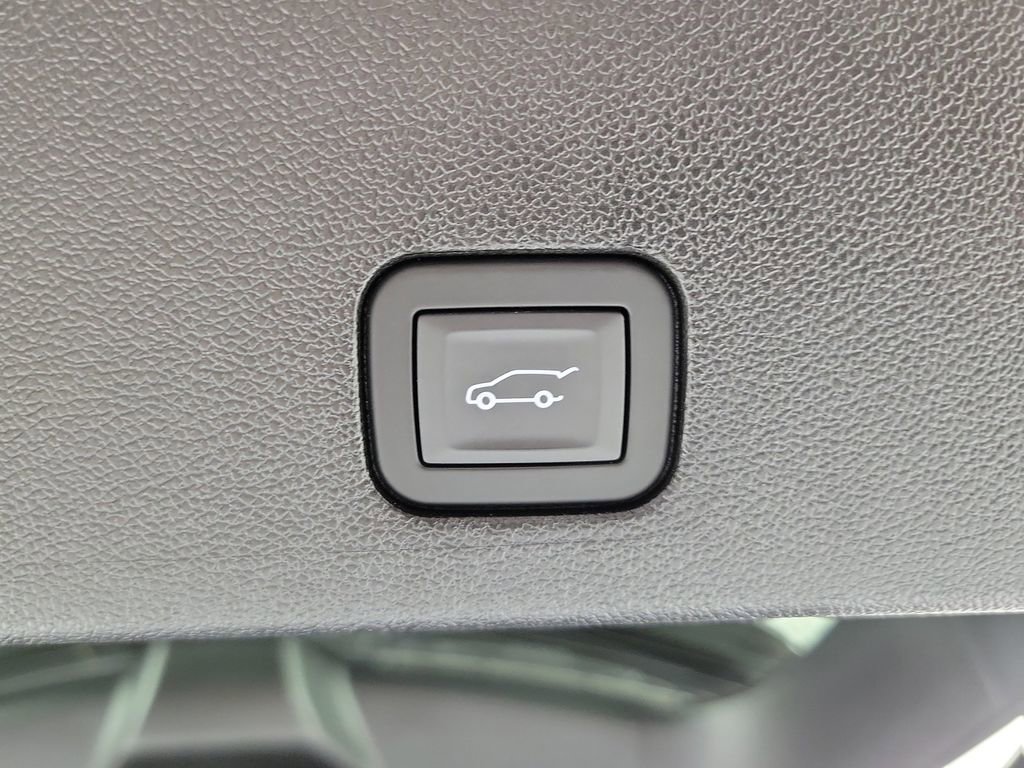 Certified 2025 Cadillac XT6 Premium Luxury FWD image 9