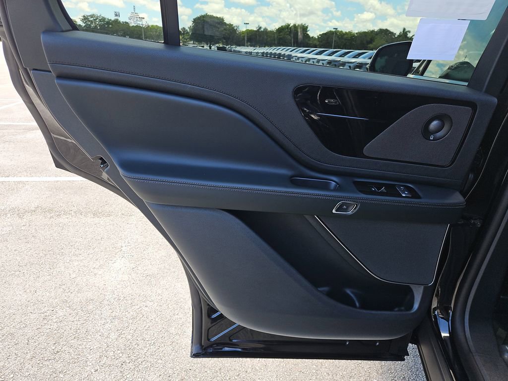 New 2025 Lincoln Aviator 2WD w/ Jet Appearance Package image 15
