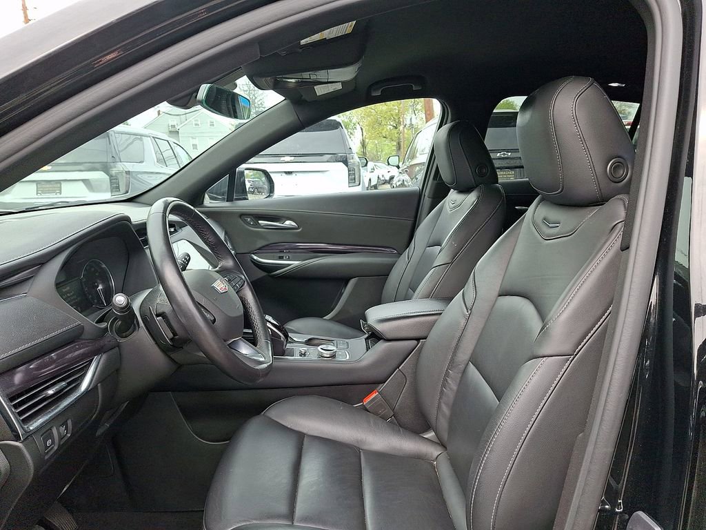 Used 2023 Cadillac XT4 Luxury w/ Cold Weather Package AWD/4WD image 13