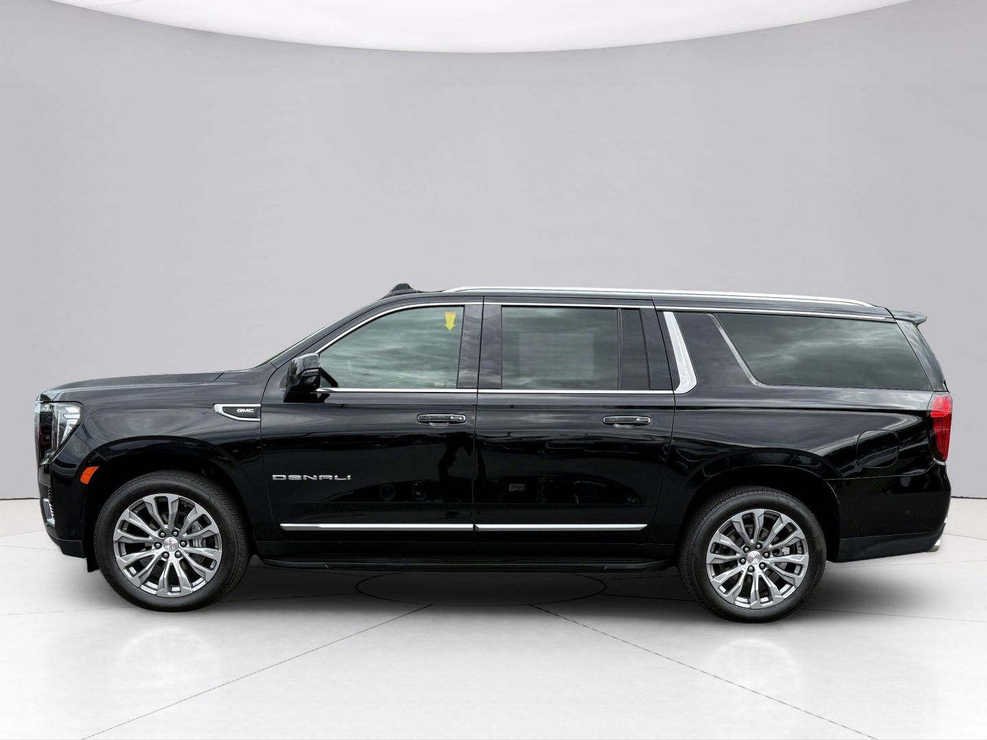 Used 2024 GMC Yukon XL Denali w/ Advanced Technology Package image 6