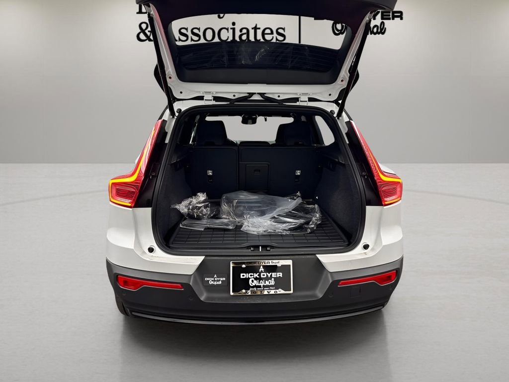New 2024 Volvo XC40 Recharge Core w/ Protection Package Premier image 17