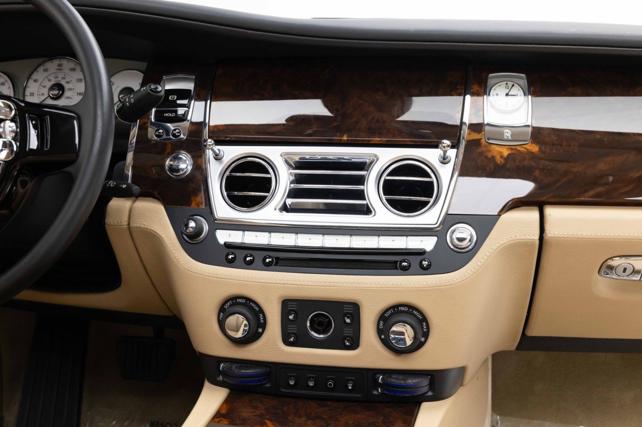 Used 2010 Rolls-Royce Ghost RWD image 22