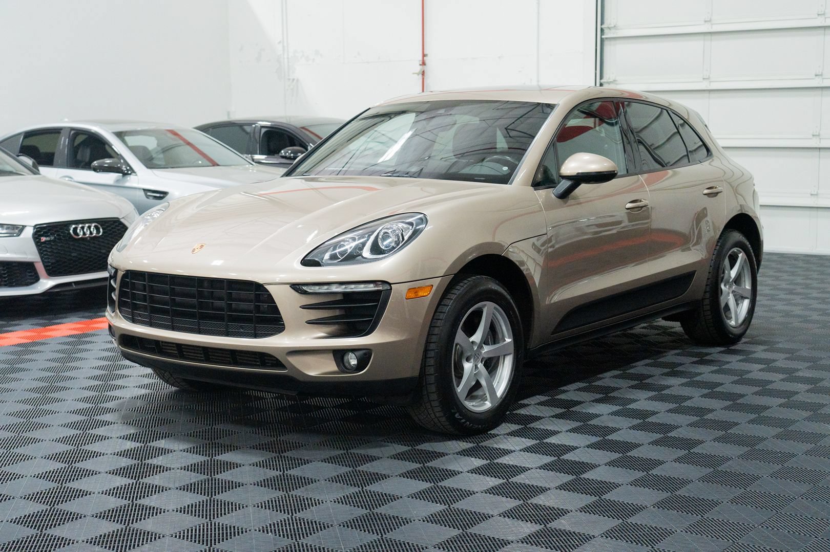 Used 2017 Porsche Macan AWD/4WD image 3