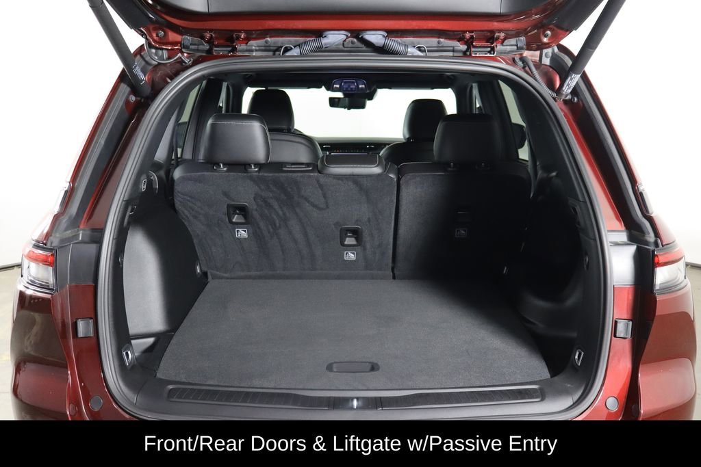 Used 2024 Jeep Grand Cherokee Limited w/ Luxury Tech Group II image 10