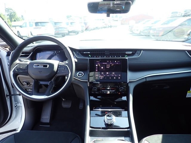 New 2025 Jeep Grand Cherokee L Altitude image 15