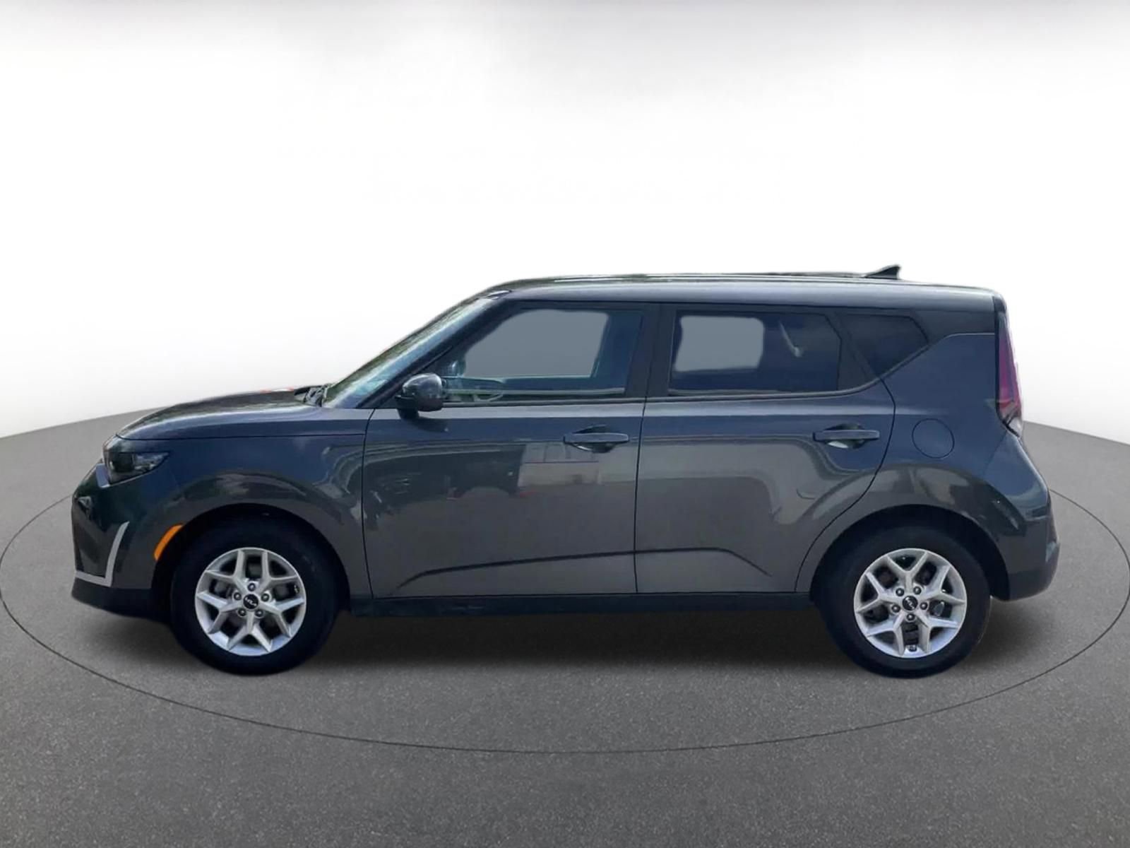 Used 2025 Kia Soul LX w/ LX Technology Package FWD image 8