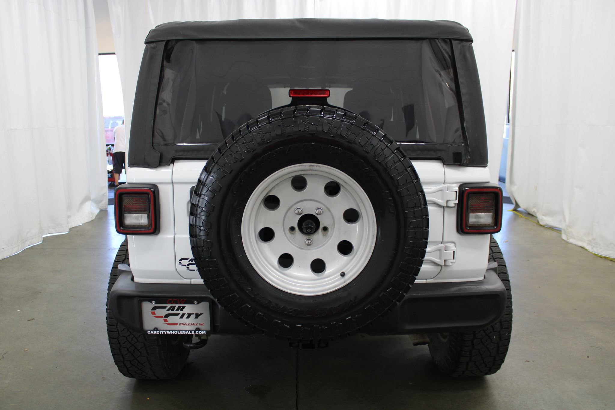 Used 2018 Jeep Wrangler Unlimited Sport image 6