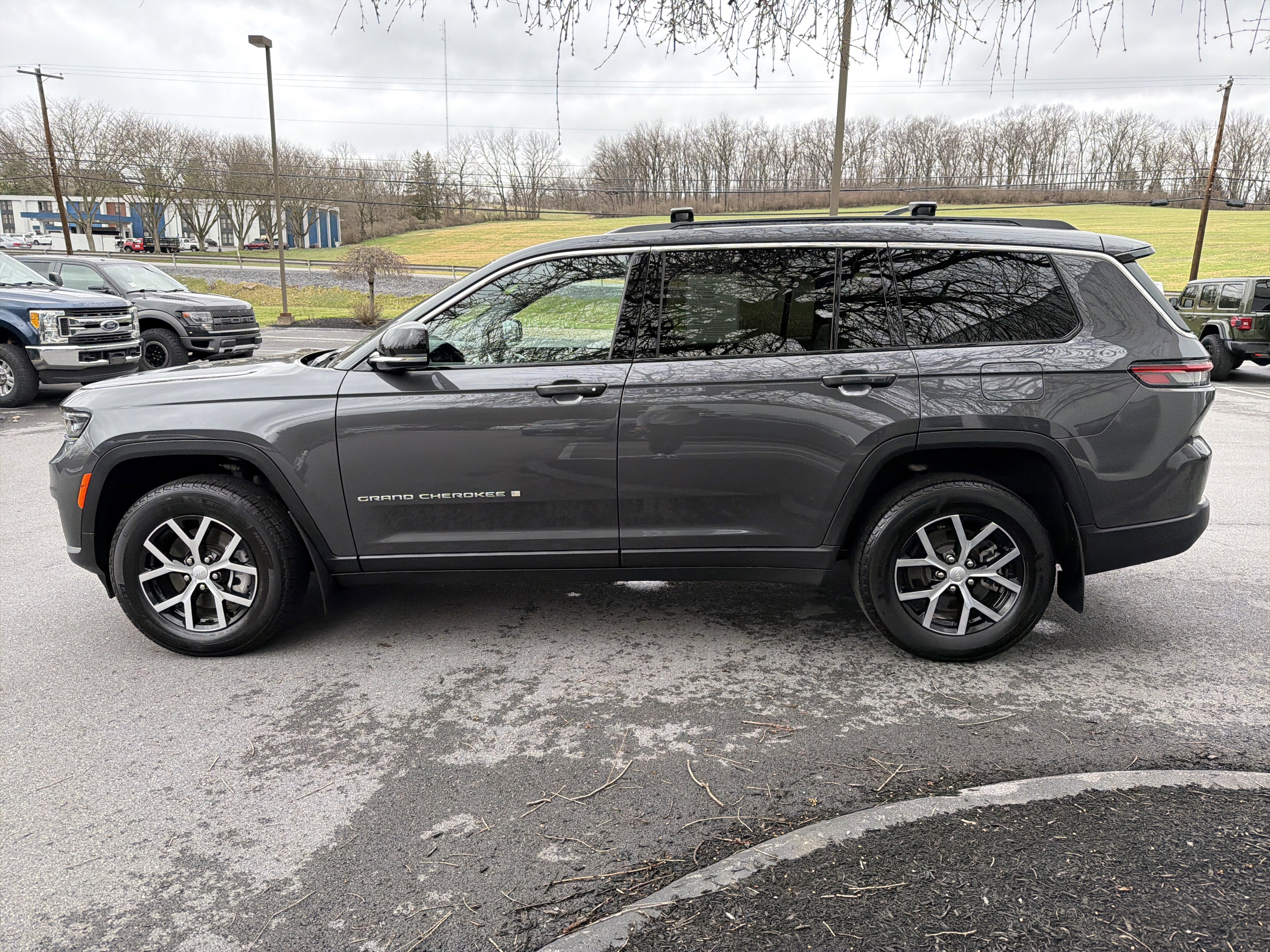 Used 2025 Jeep Grand Cherokee L Limited w/ Trailer Tow Package AWD/4WD image 7