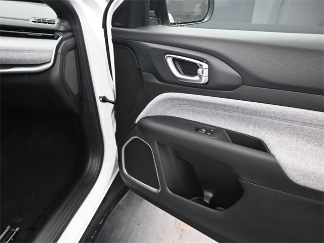 Used 2025 Jeep Compass Sport image 11