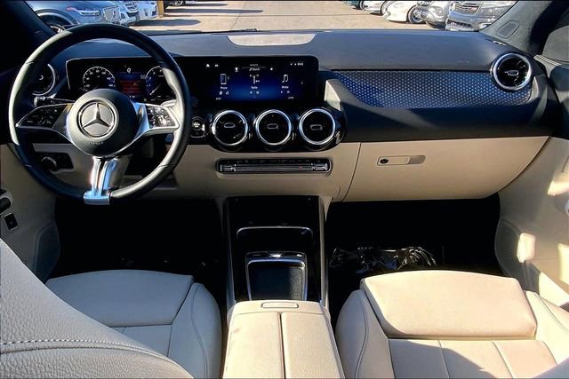Used 2025 Mercedes-Benz GLA 250 4MATIC image 11