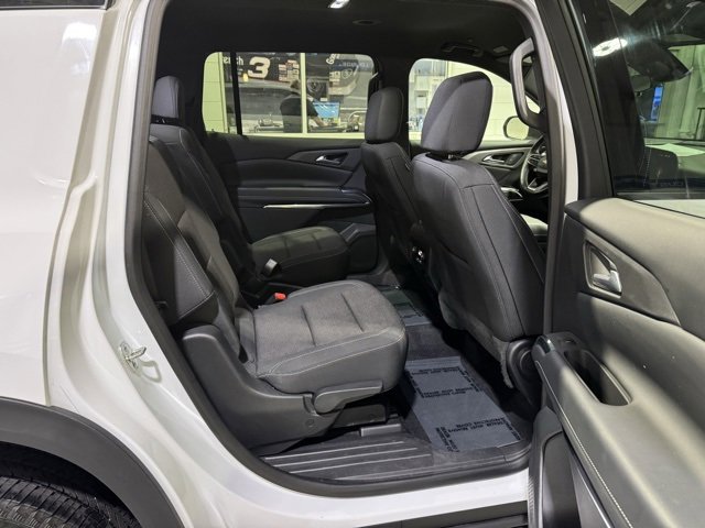 Used 2025 Chevrolet Traverse LT image 14