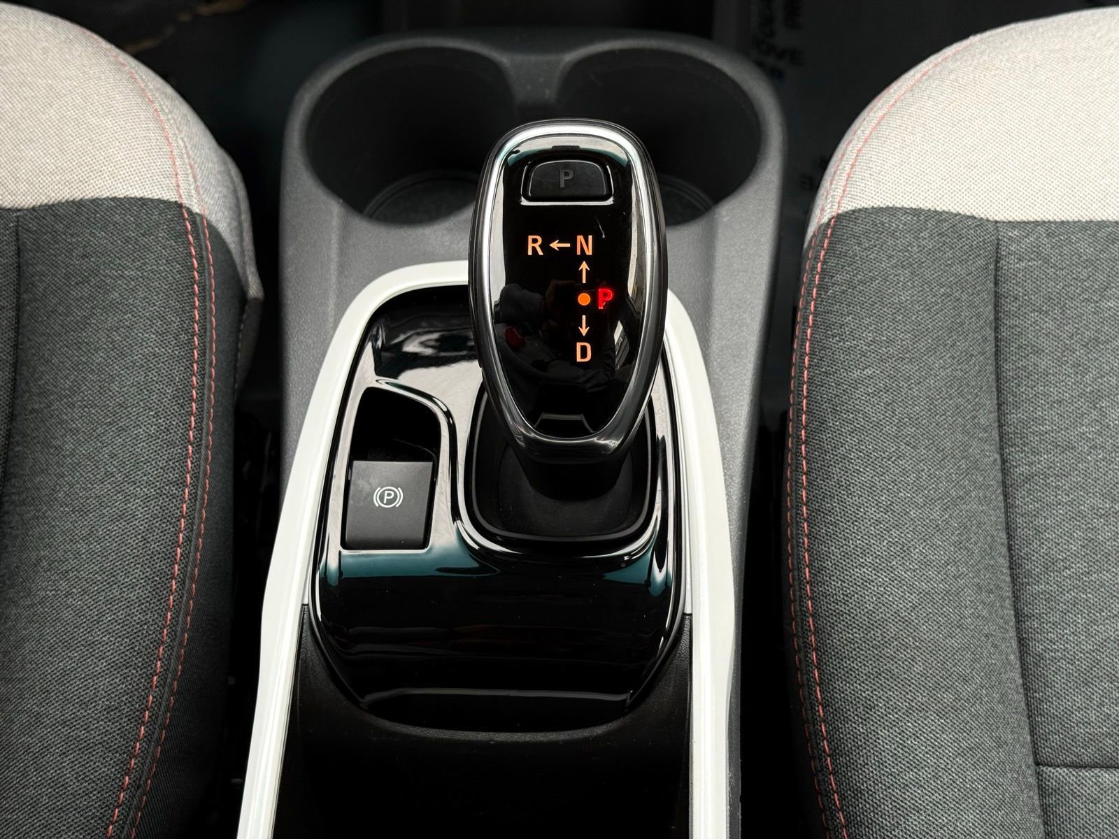 Used 2018 Chevrolet Bolt LT FWD image 39