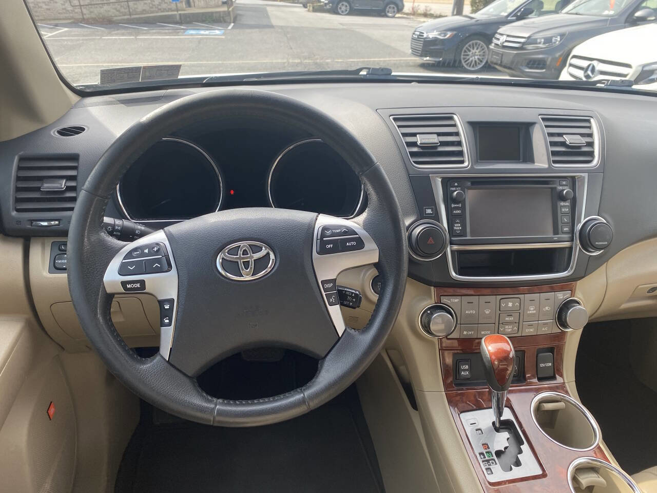 Used 2013 Toyota Highlander Limited image 25