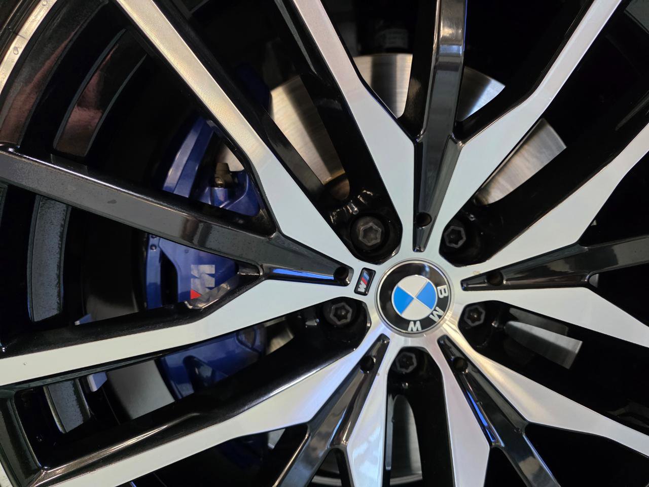 Used 2019 BMW X5 xDrive50i w/ M Sport Package image 16