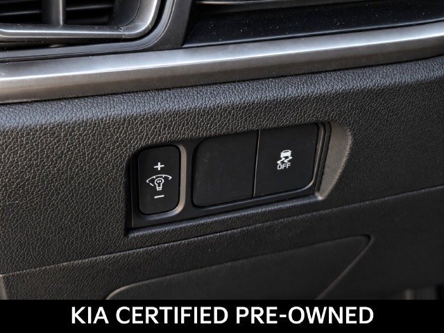 Certified 2025 Kia Sorento LX FWD image 18