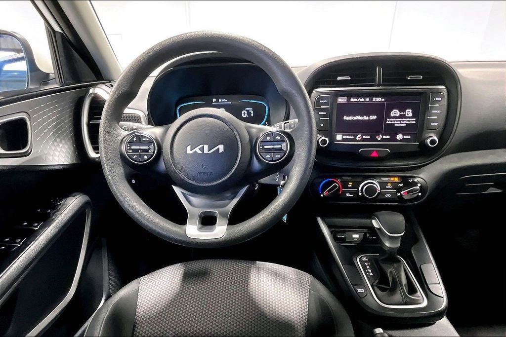 Used 2025 Kia Soul LX FWD image 7