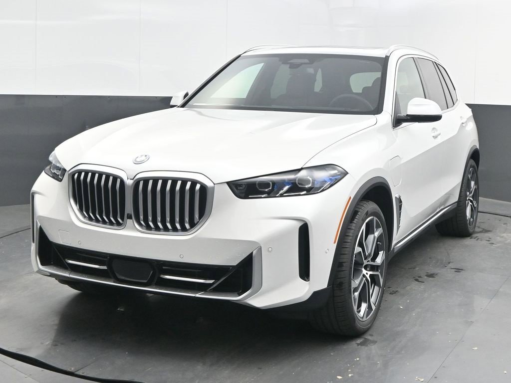 New 2026 BMW X5 xDrive50e image 3