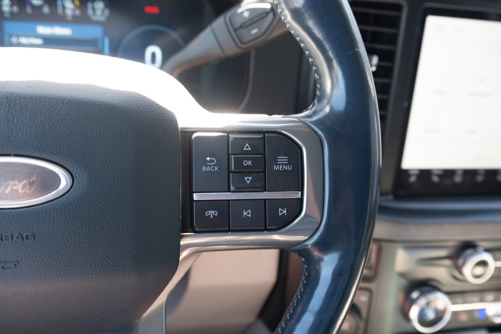 Used 2023 Ford F350 Limited w/ FX4 Off-Road Package AWD/4WD image 9