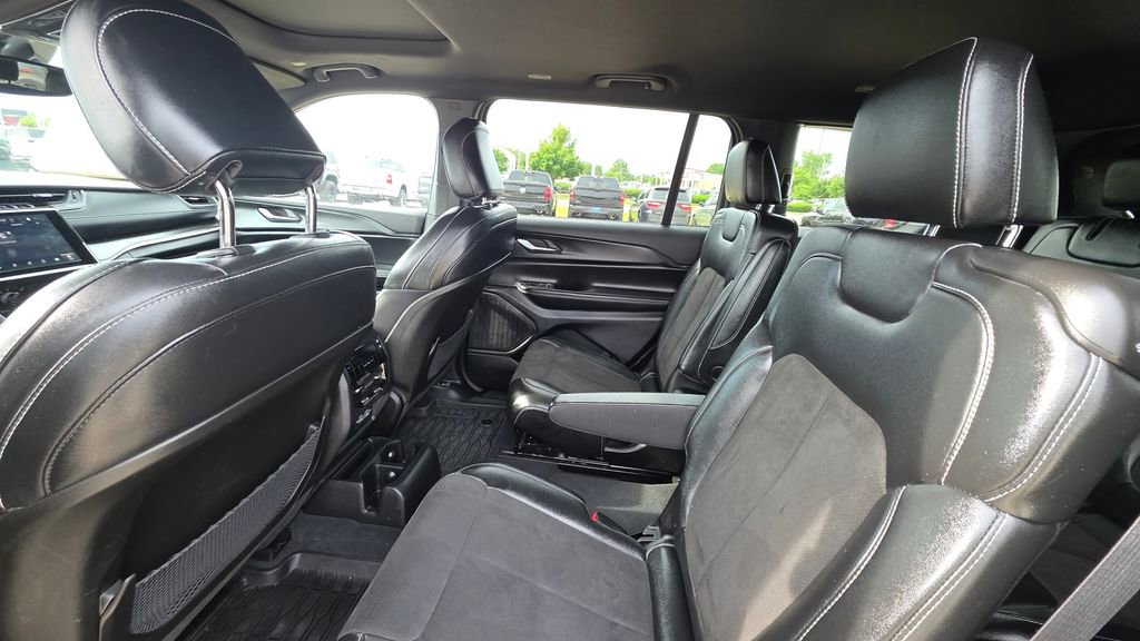 Used 2023 Jeep Grand Cherokee L Laredo AWD/4WD image 13
