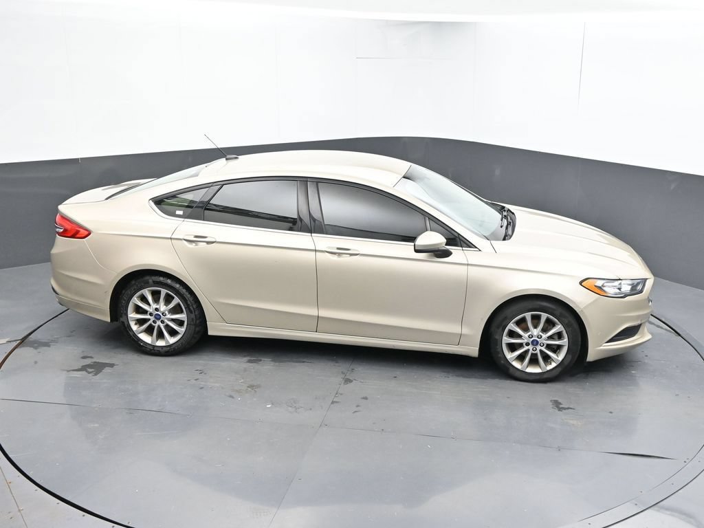 Used 2017 Ford Fusion SE FWD image 16