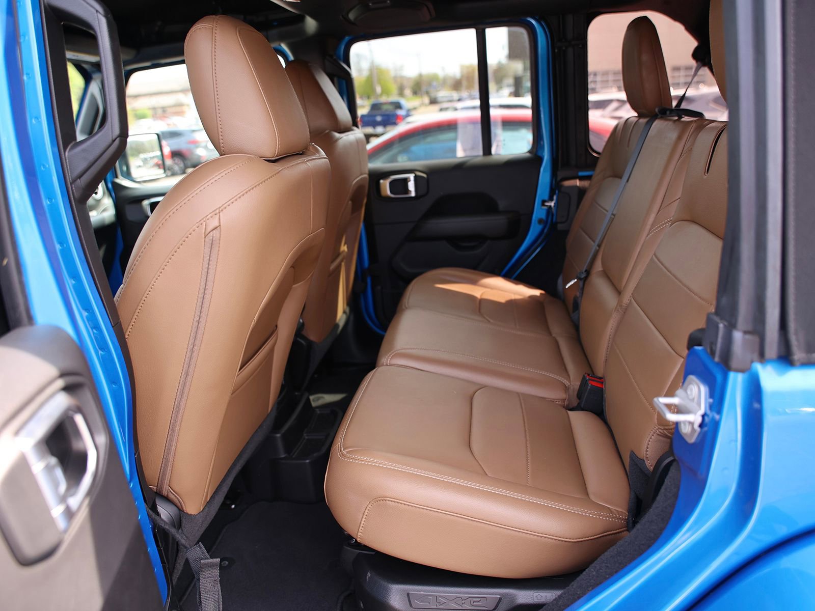 Used 2023 Jeep Wrangler Unlimited Sahara AWD/4WD image 24