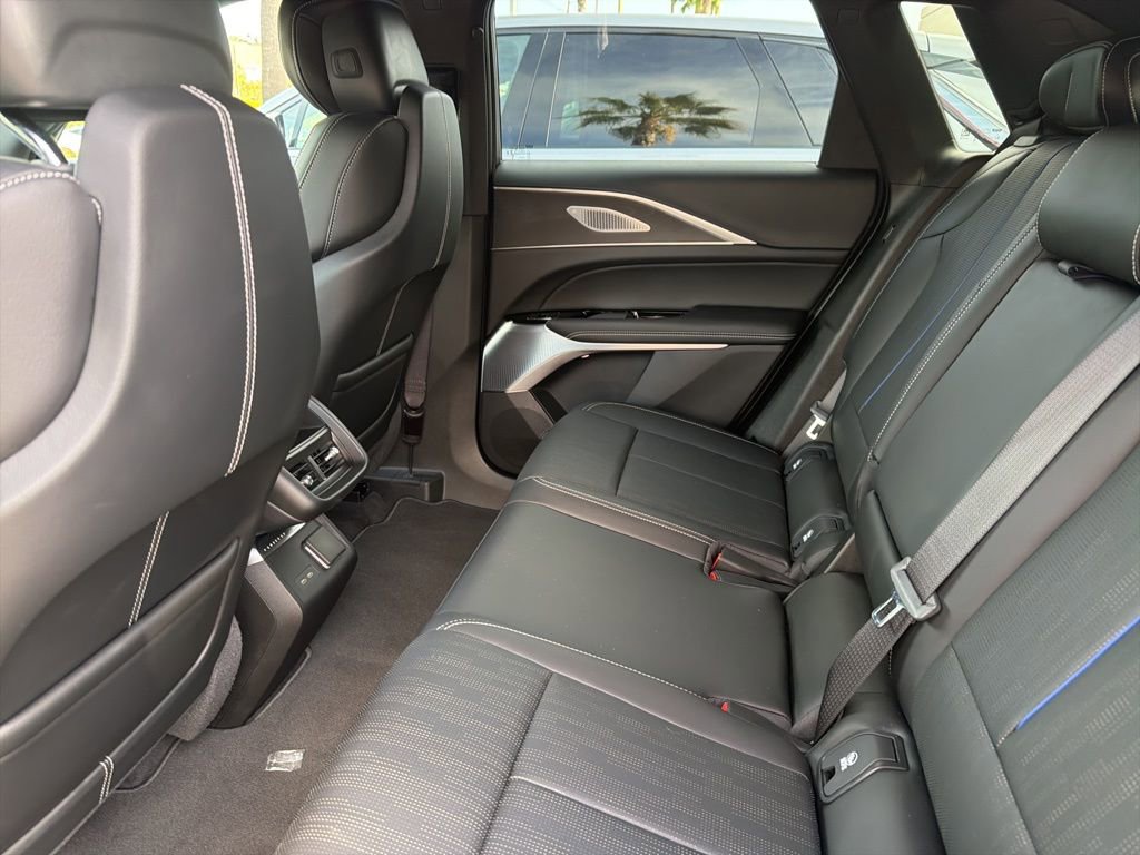 Used 2026 Cadillac Lyriq Premium Sport AWD/4WD image 5