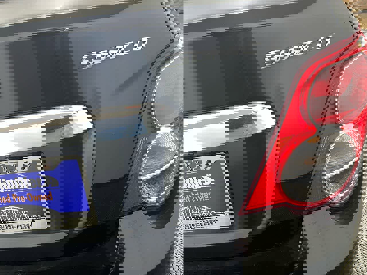 Used 2016 Chevrolet Sonic LT image 11