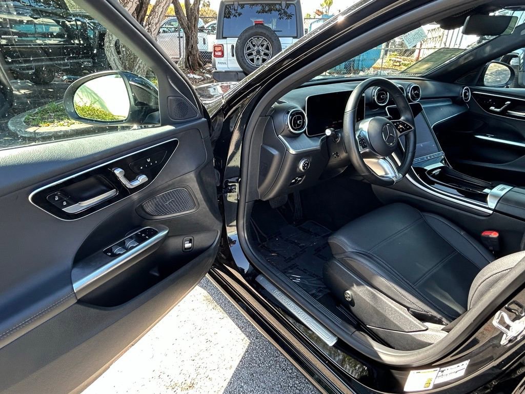 Used 2025 Mercedes-Benz C 300 4MATIC Sedan image 15