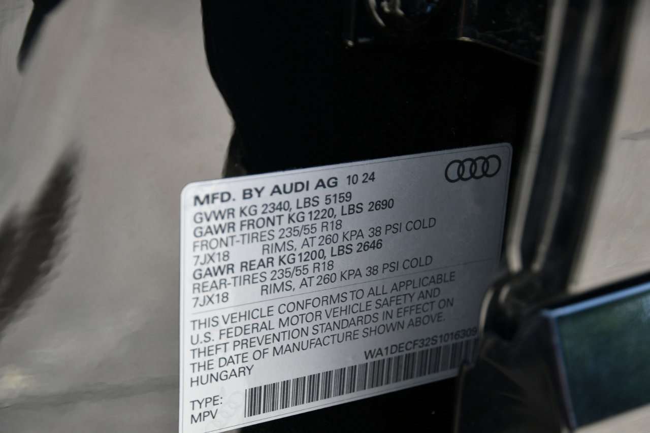 Used 2025 Audi Q3 2.0T Premium image 34