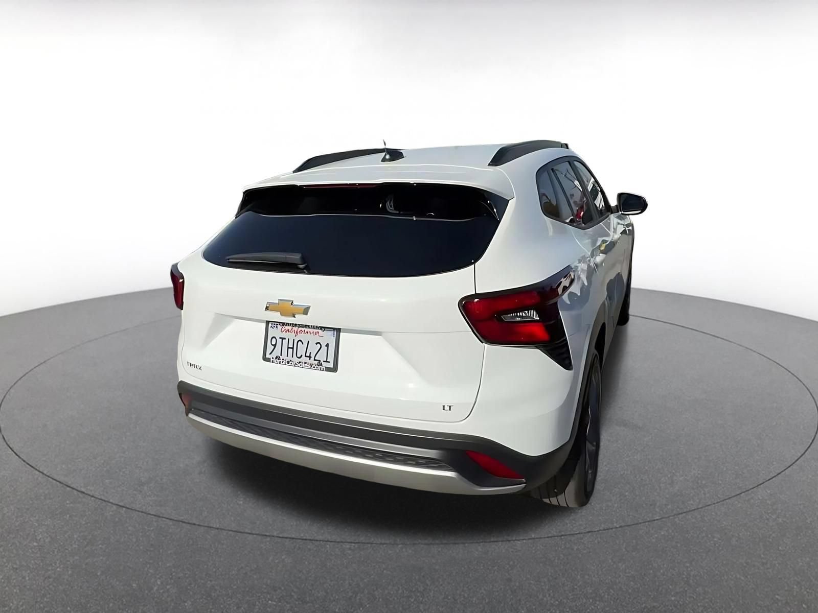 Used 2025 Chevrolet Trax LT FWD image 14