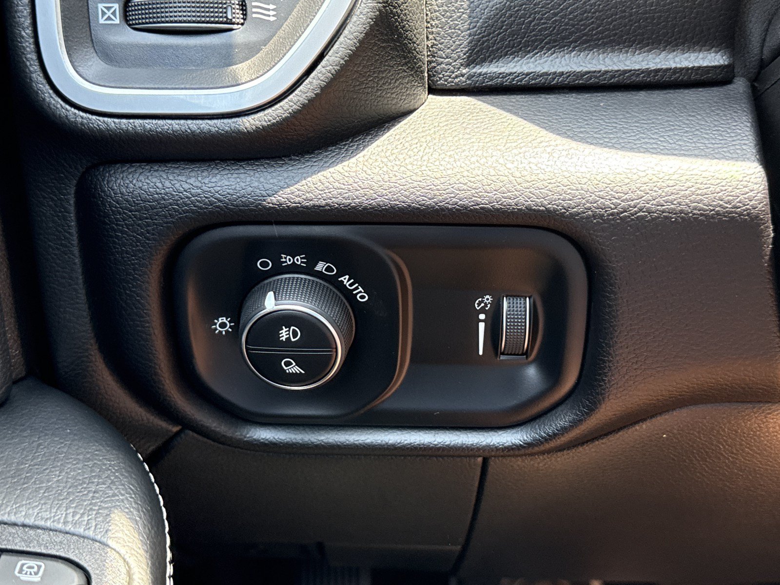 Used 2025 RAM 2500 Big Horn AWD/4WD image 17