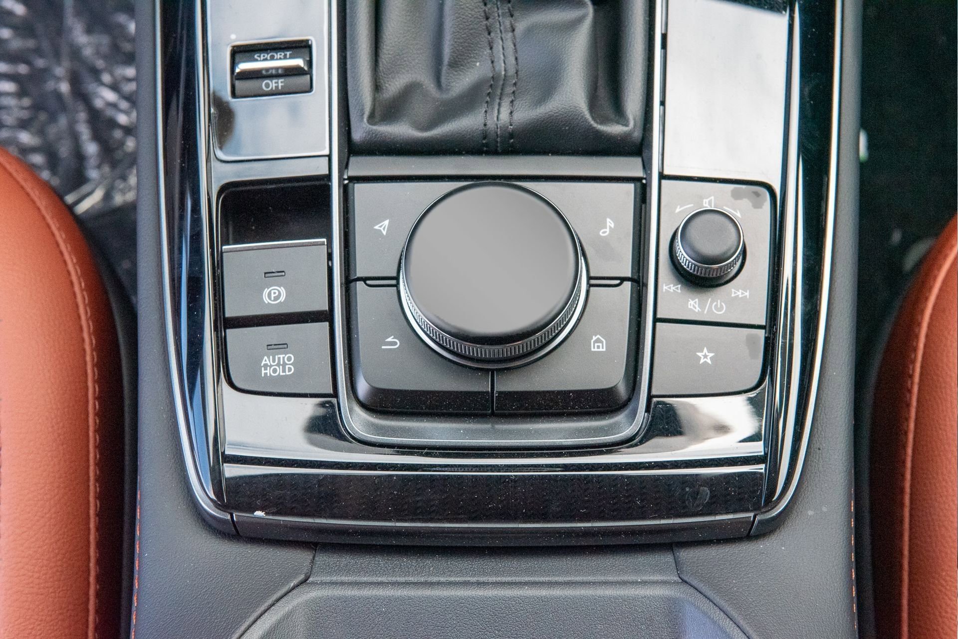 New 2024 MAZDA CX-30 Carbon image 21