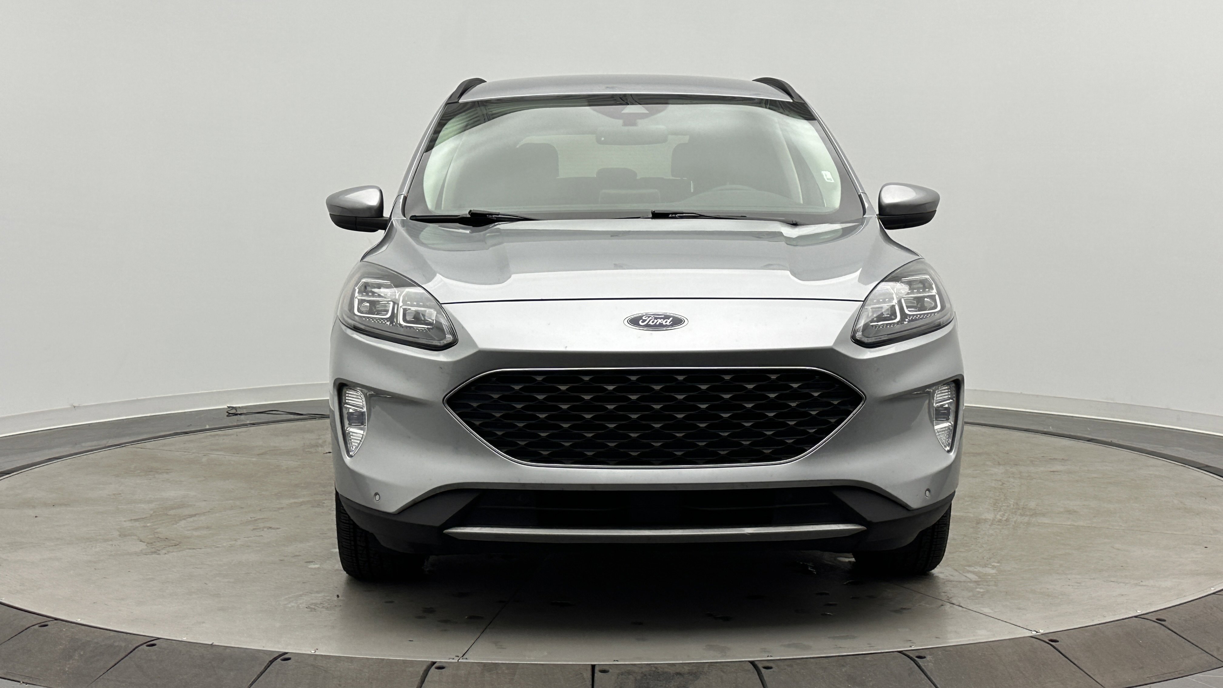 Used 2022 Ford Escape Titanium AWD/4WD image 2