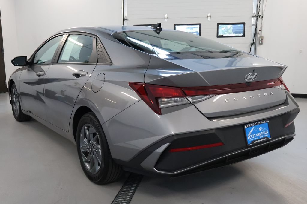 Used 2024 Hyundai Elantra SEL FWD image 5