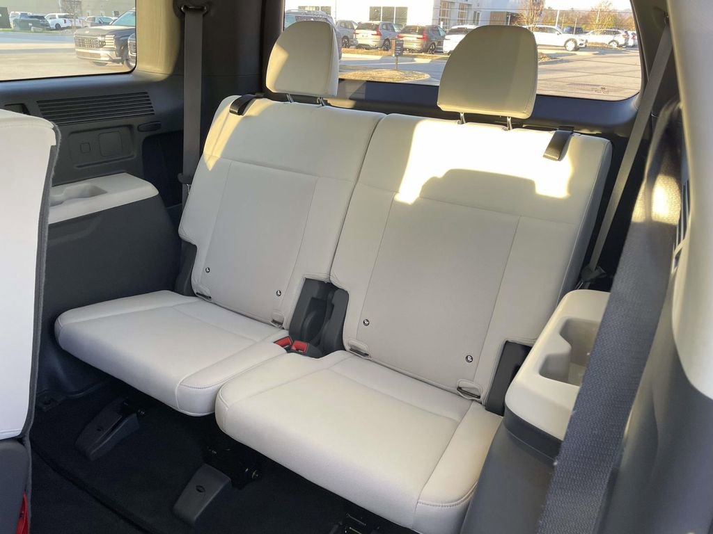 Used 2025 Hyundai Santa Fe SE image 3