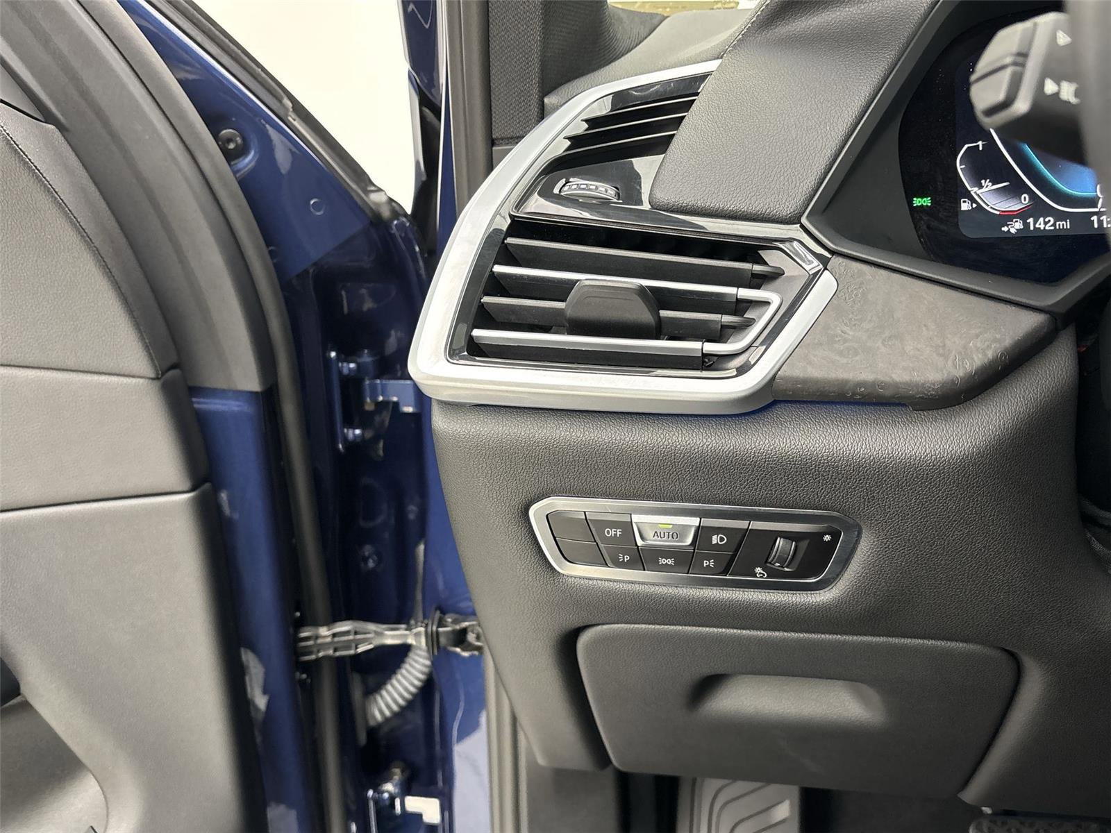 Used 2022 BMW X5 xDrive45e w/ Climate Comfort Package image 31