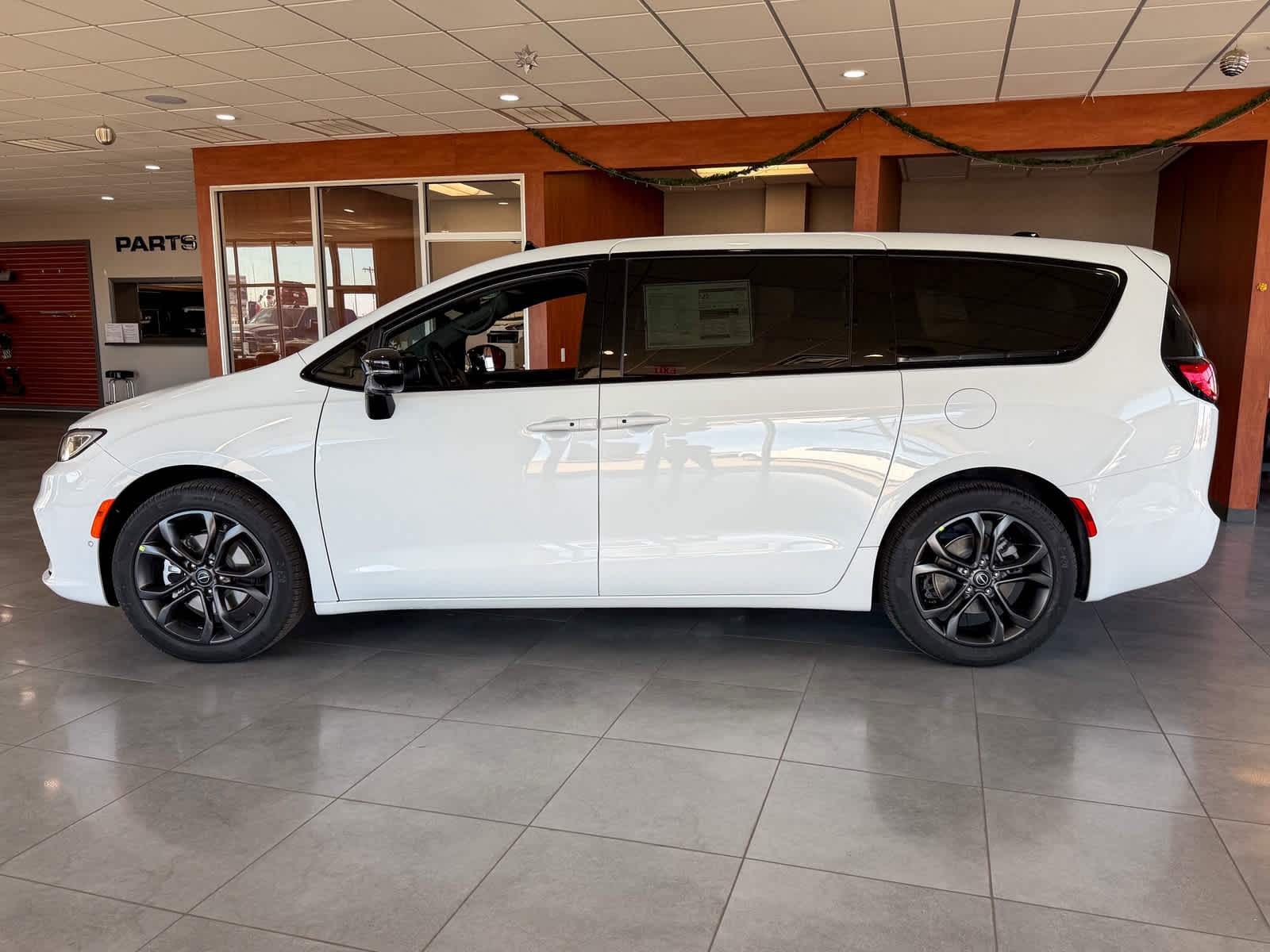 New 2026 Chrysler Pacifica Select image 2