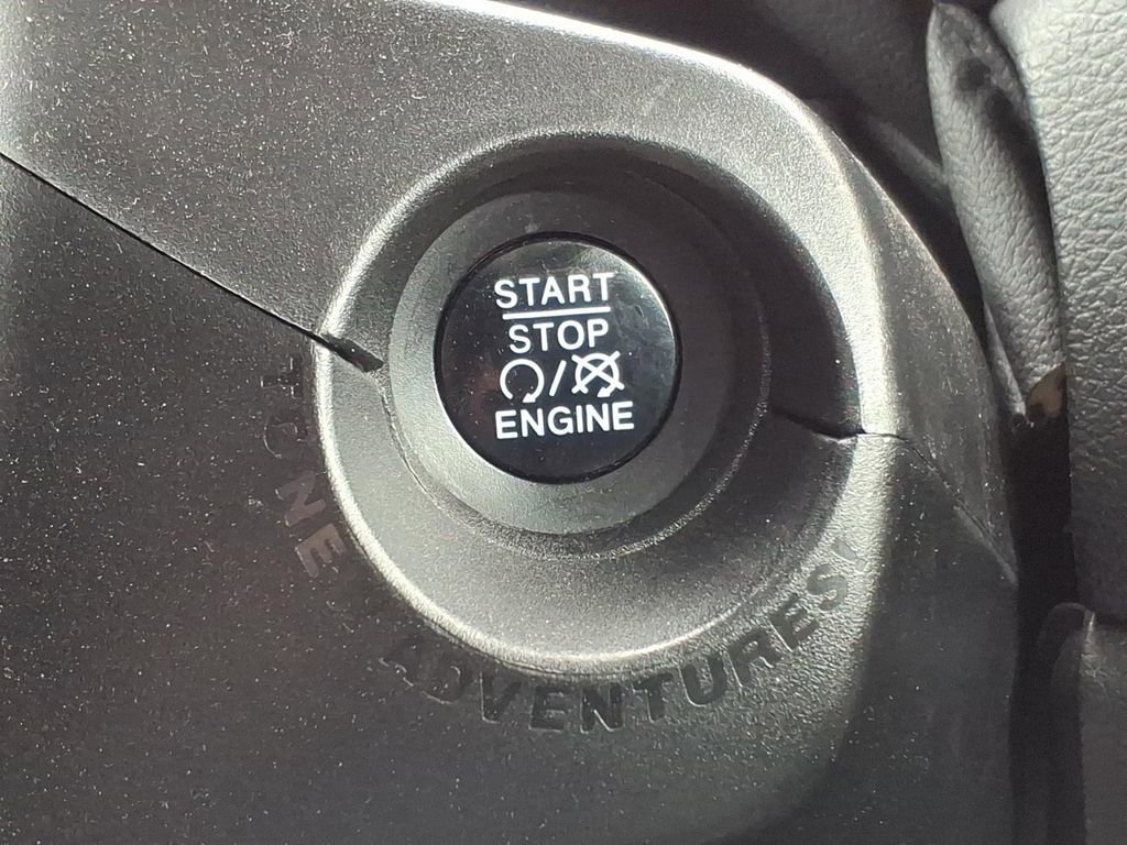 Used 2017 Jeep Renegade Latitude w/ Cold Weather Group AWD/4WD image 22