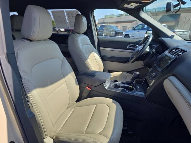 Used 2018 Ford Explorer XLT w/ Equipment Group 202A FWD image 32