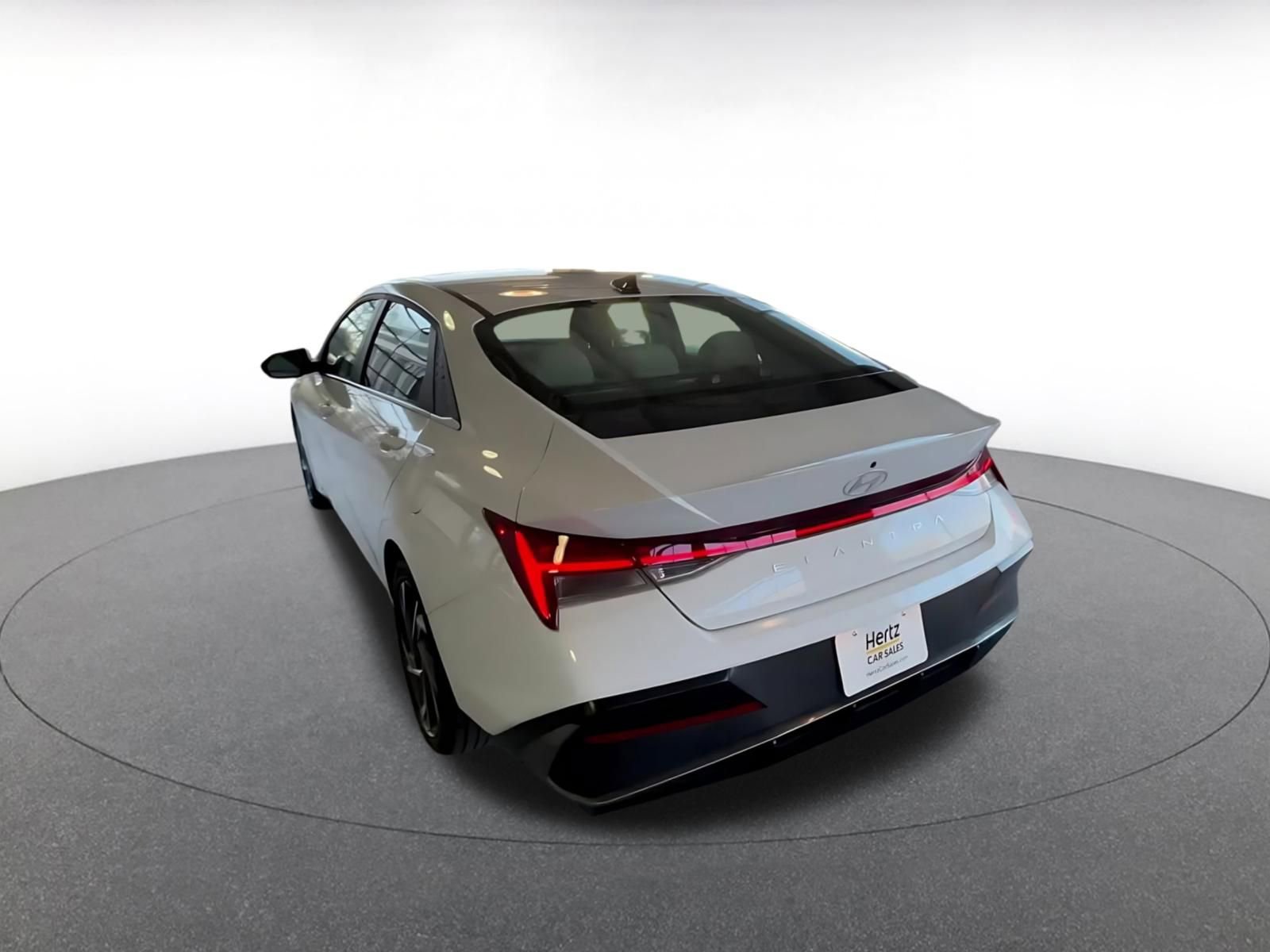 Used 2025 Hyundai Elantra Limited image 12