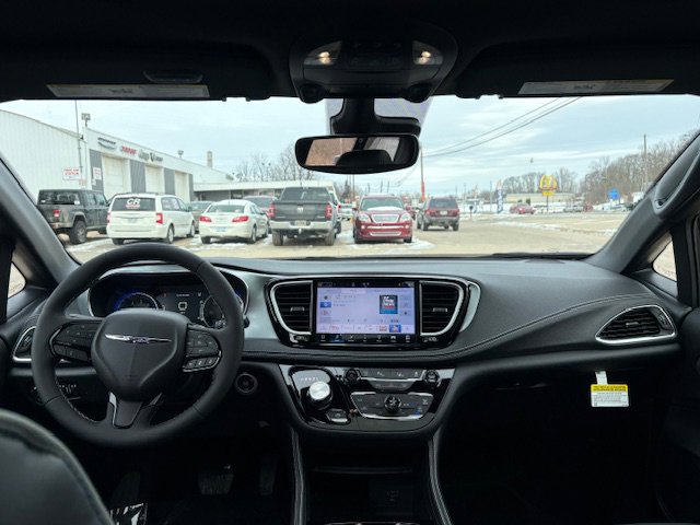 New 2026 Chrysler Pacifica Limited w/ S Appearance Package image 15