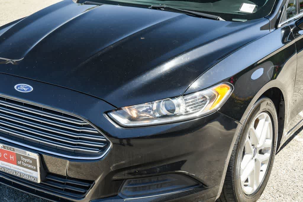 Used 2016 Ford Fusion SE FWD image 4